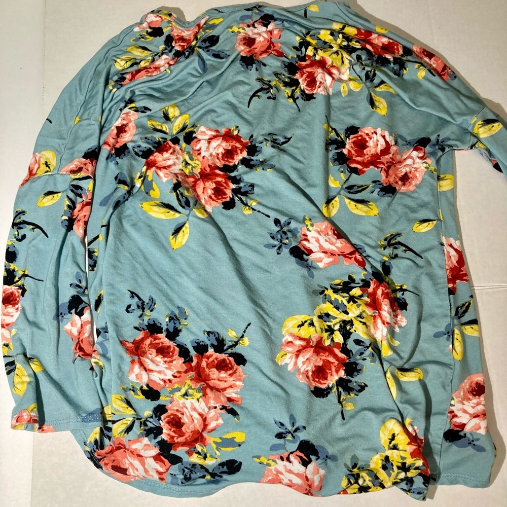 Floral Top - Picture 7 of 7